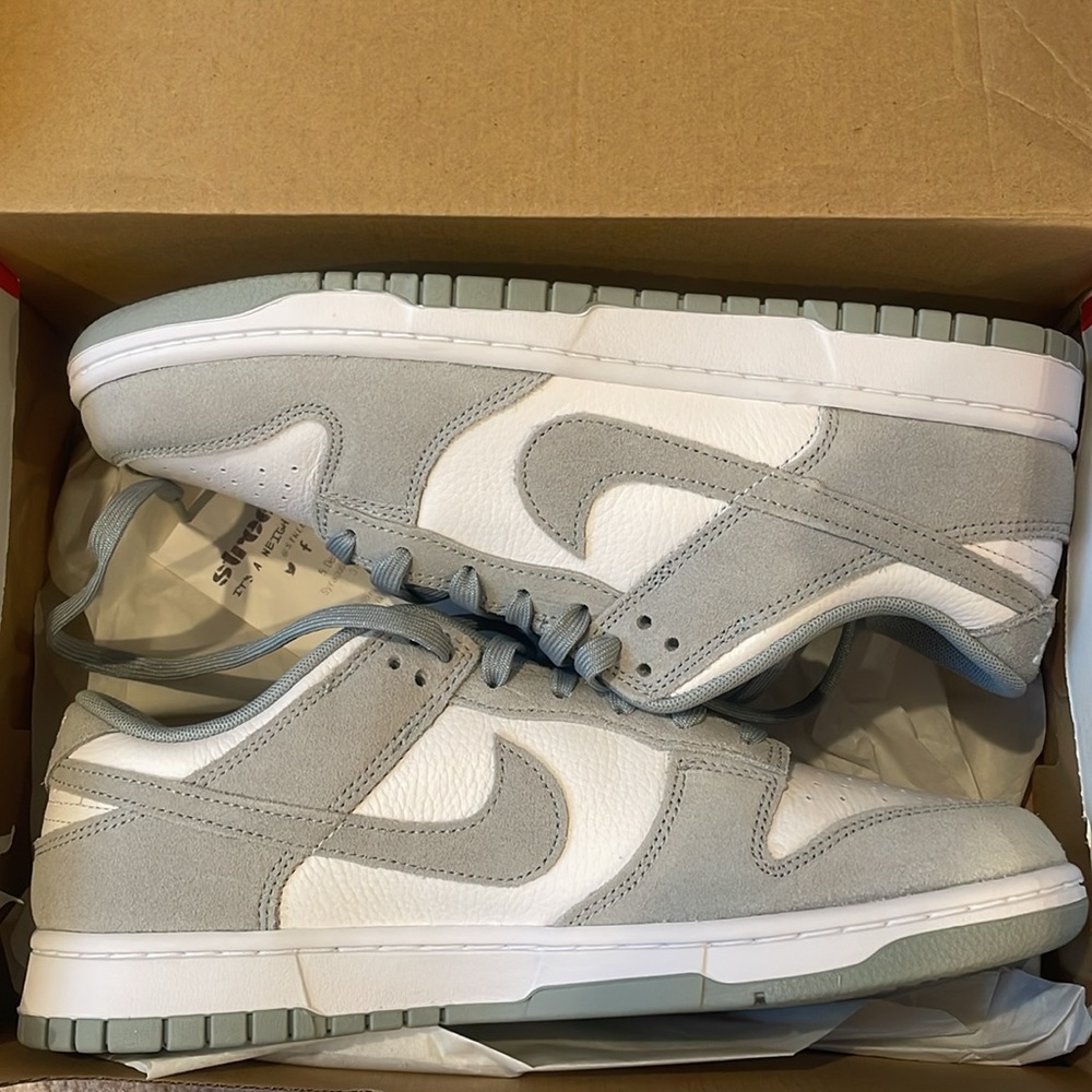 [FQ8249-101] MENS NIKE DUNK LOW RETRO SE